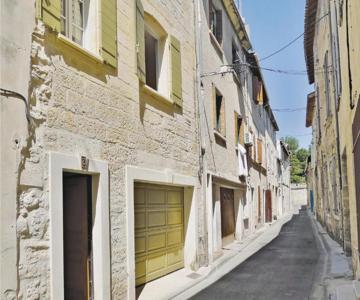 Lovely Home In Beaucaire With Wifi