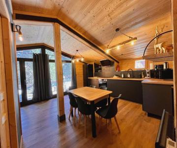 Chalet l'Epicéa T3 sous les pins avec Terrasse & Jardin à 5 min à pied des pistes P2 et commerces