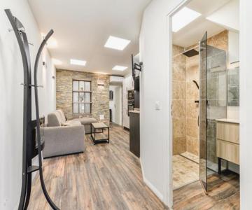 Côté Palais avec Climatisation - Fibre & Netflix - Spacieux en rez-de-chaussée