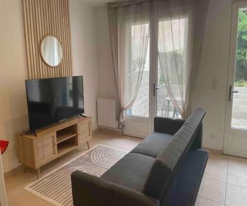 Vivez Castelnaudary à pied, T2 cosy avec jardin, proche gare et canal du midi