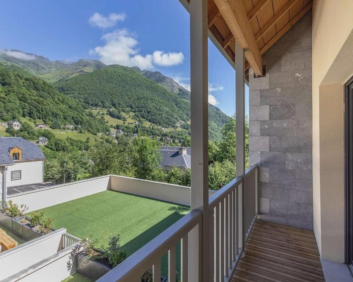 Lodge neuf avec 3 chambres, terrasse et parking, à 5 min du centre de Cauterets
