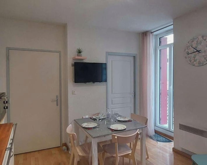 Appartement lumineux avec balcon, parking et casier à skis