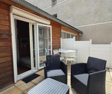 Place De La Mairie. Joli T2 4p - Terrasse Et Vue.