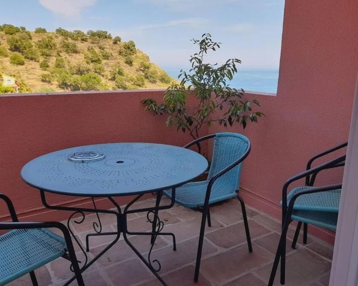 T2 appartment with sea view and swimmimg pool.