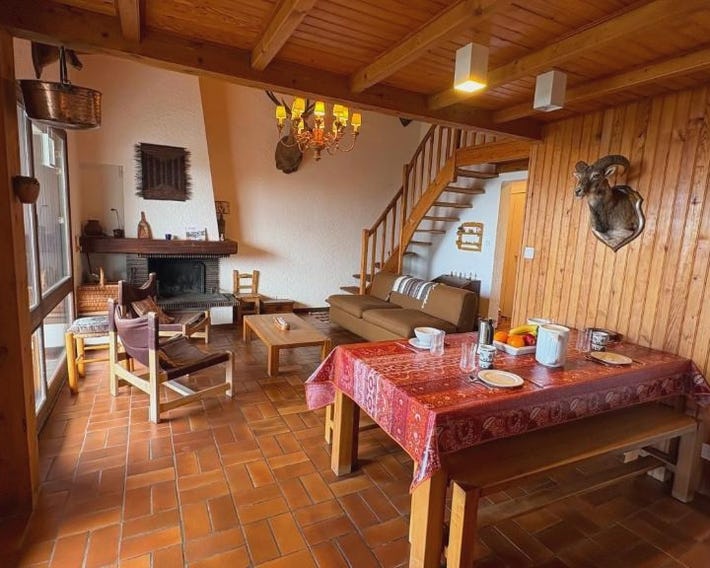 Grand duplex ensoleillé, forêt, balcon, baignoire