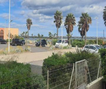 Appart RDC avec cour à 60 m plage du Grazel Gruissan
