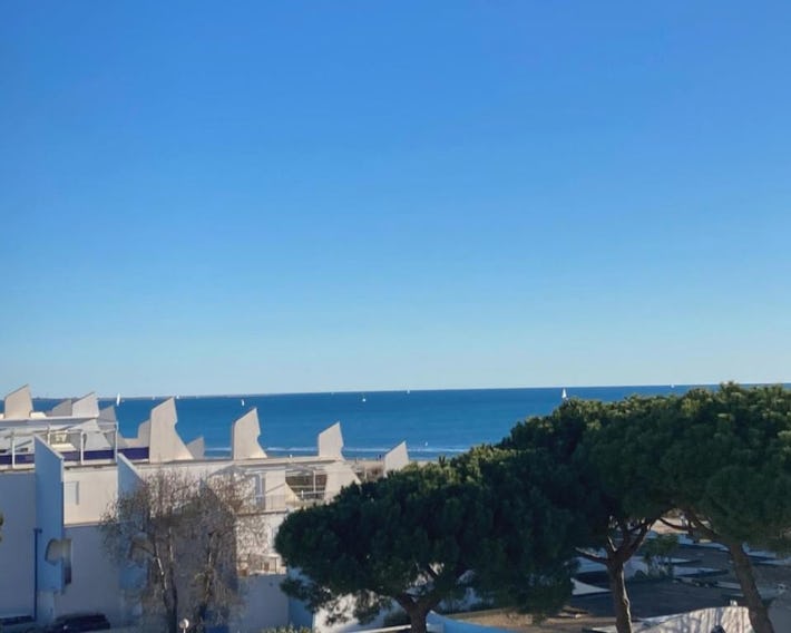 Etoile dorée, vue mer, plage, clim, commerces, 3 étoiles