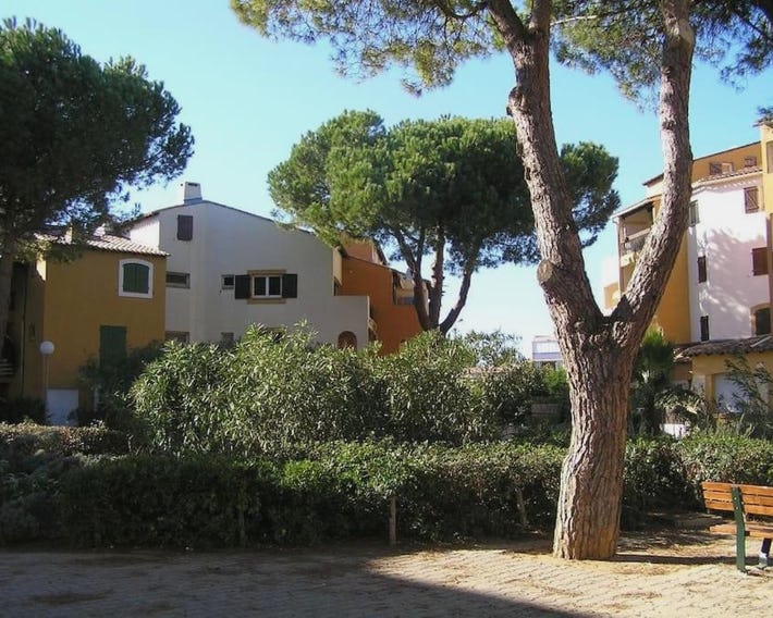 Studio cabine climatisé rez de jardin plage 150m Boucanet