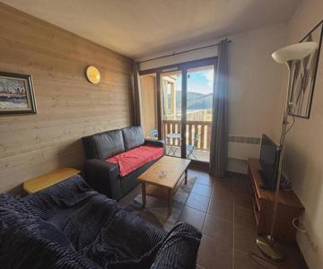 Appartement 3 pièces aux Angles avec balcon et parking - FR-1-593-127