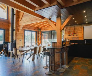 Chalet avec vue montagne lac terrasse ski forêt