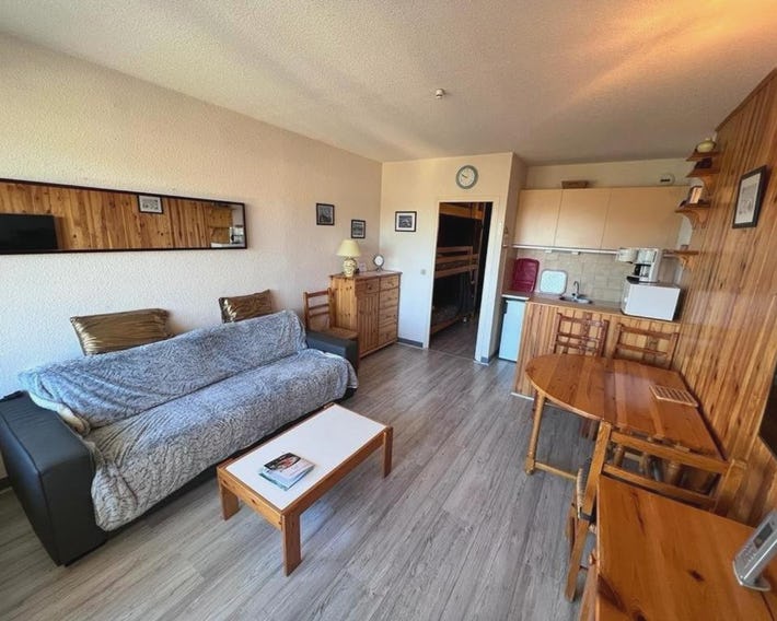 Studio Cabine Spacieux avec Balcon et Coin Repas - FR-1-593-99