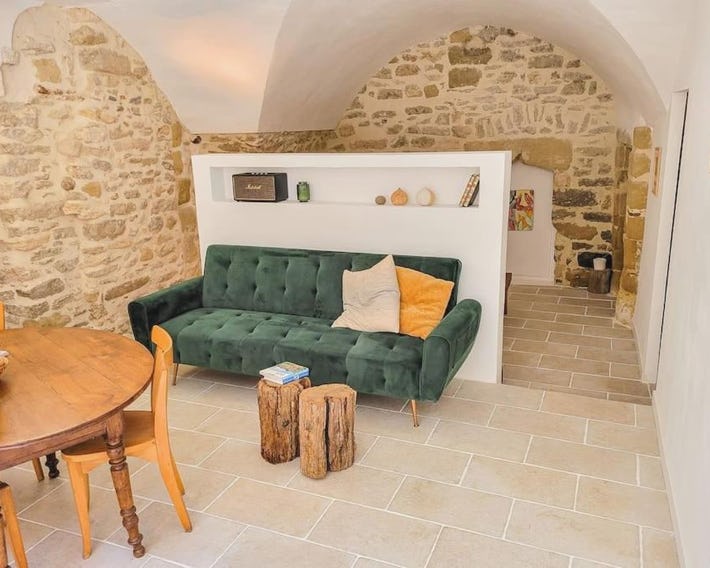 Studio Spacieux de Caractère