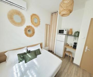 Chambre climatisée lit double dans villa - Proche Centre Tramway