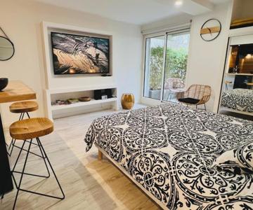 FeelatHome Nemausus " Le 42 "