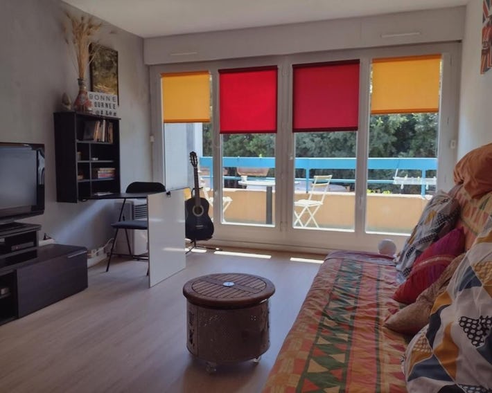 Studio ensoleillé avec balcon