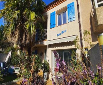 studio lumineux climatisé petit jardin et parking