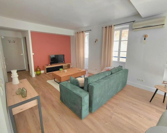 Renovated apartment, hyper center, private parking