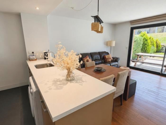 Apartamento Ferreries, piscina climatizada, jardín