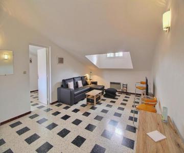 Meublé trois étoiles au premier étage d-une maison typique