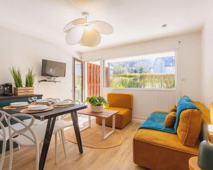 Appartement calme avec jardin/terrasse, à 5 min du centre, 6 pers, parking privé, navette gratuite. 
