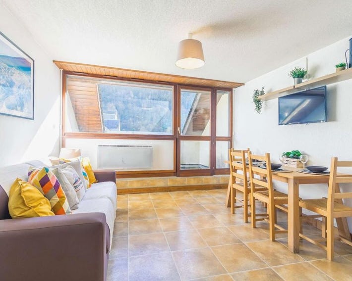 Duplex pour 4 pers. avec balcon, proche centre et téléphérique, parking & casier à skis - FR-1-296-1