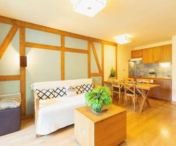 Appartement centre-ville avec balcon, piscine et parking sécurisé - FR-1-296-394