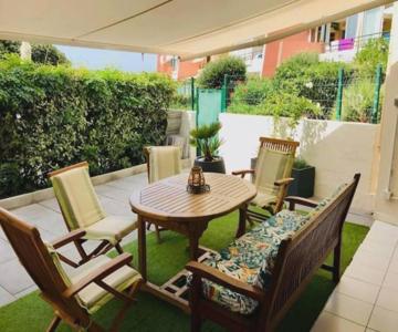 ''Croisette'' Appartement rez de jardin accès direct plage !