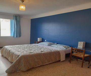 Double room, in an elegant house, Thuir centre, terraces view Canigou