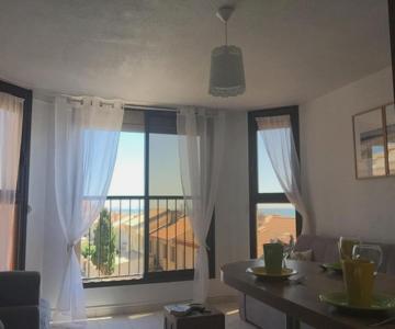Studio cabine Toi et Moi à 30 m de la plage et de Valras centre avec linge de lit et ménage inclus