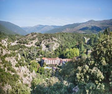 Les Pyrénées - le Grand Hôtel & le Château