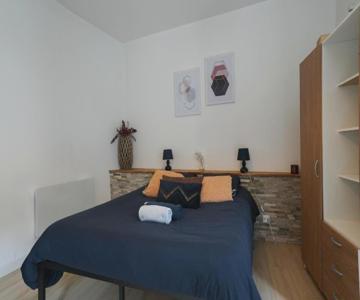 Studio moderne, hypercentre de Cholet, arrivée autonome !