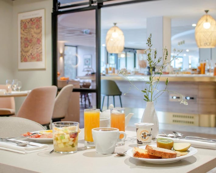 Brit Hotel Nantes La Beaujoire - L'Amandine