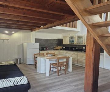Maison chaleureuse et calme avec parking à Pouzauges