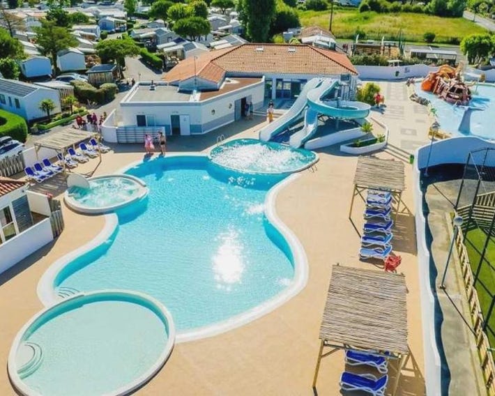 ZEcamping 4 étoiles - Parc Aquatique - Plage à 700 m - Piscine couverte
