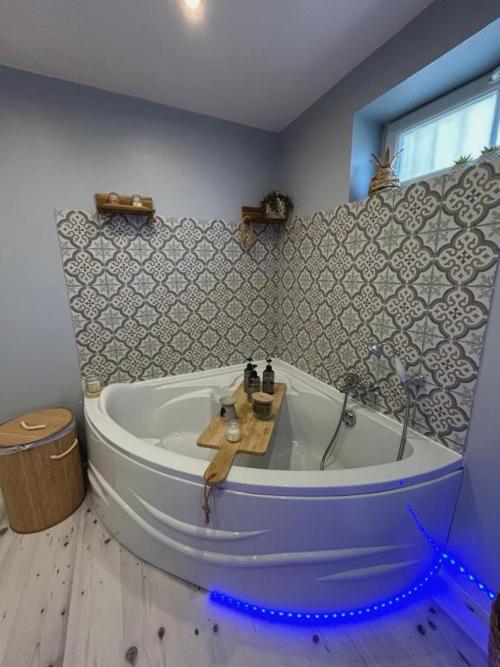 Suite Une Bulle d Evidence avec baignoire spa