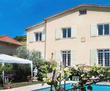 Hote-Aix-Centre-garage-piscine