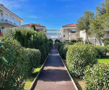 Modern Condo W Terrace 250m From Beach & Pool