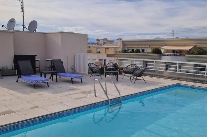 Juan 4 prs, clim, 300m plage, piscine, parking
