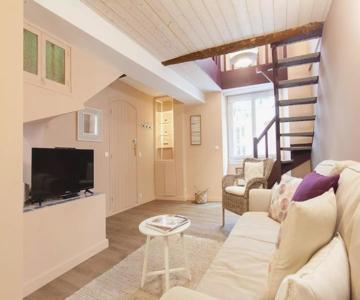 2 Bedrooms 2 Bathrooms Apartment In Old Antibes