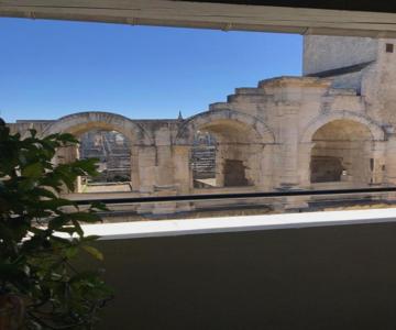 Studio climatisé avec balcon face aux arènes d'Arles