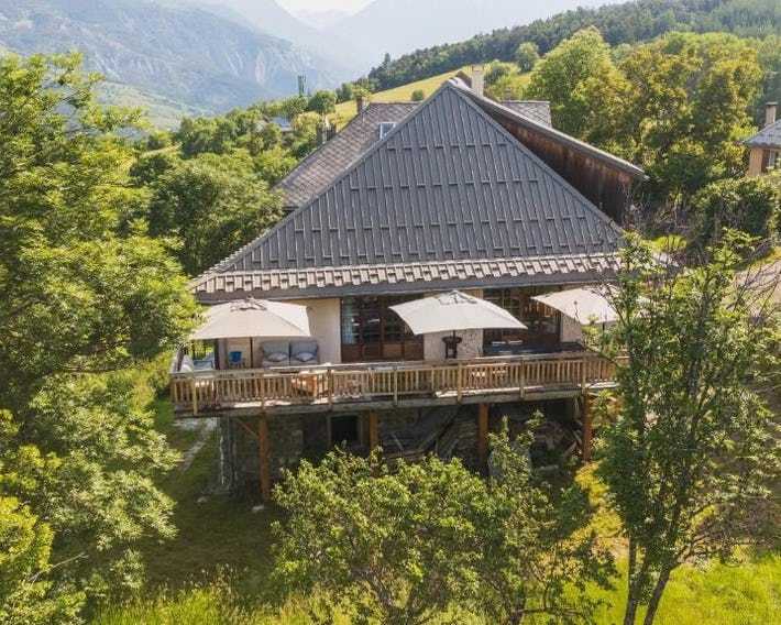 Superbe ferme rénovée en chalet de luxe en PLEINE NATURE