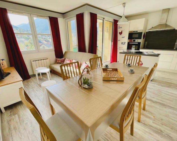 Bright 50 M With Balcony And View On The Valley