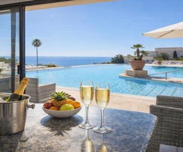 Apartment with Garden, Pool, Sea View and Parking