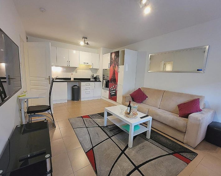 Bristol Park - parking - 5mn walk from Palais des Festivals