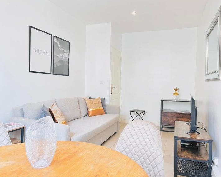 2 Bedroom flat Cannes Center La Croisette Banane