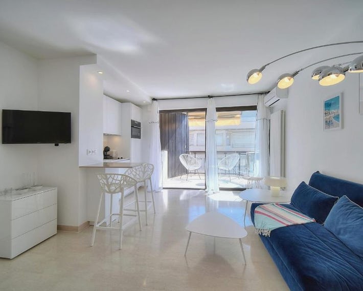 REF 1745 - Cannes Center - Studio for rent