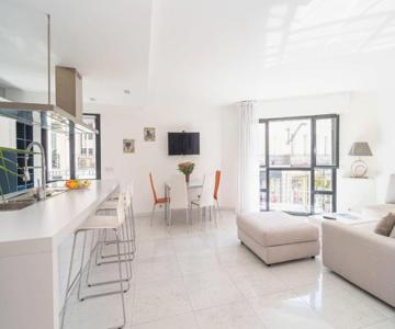 Cannes Rue d'Antibes Premium 2 BDR 2 baths Exclusive Olam Properties