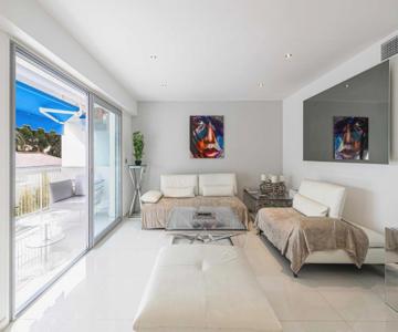 Beautiful Apartment With Sunny Terrace