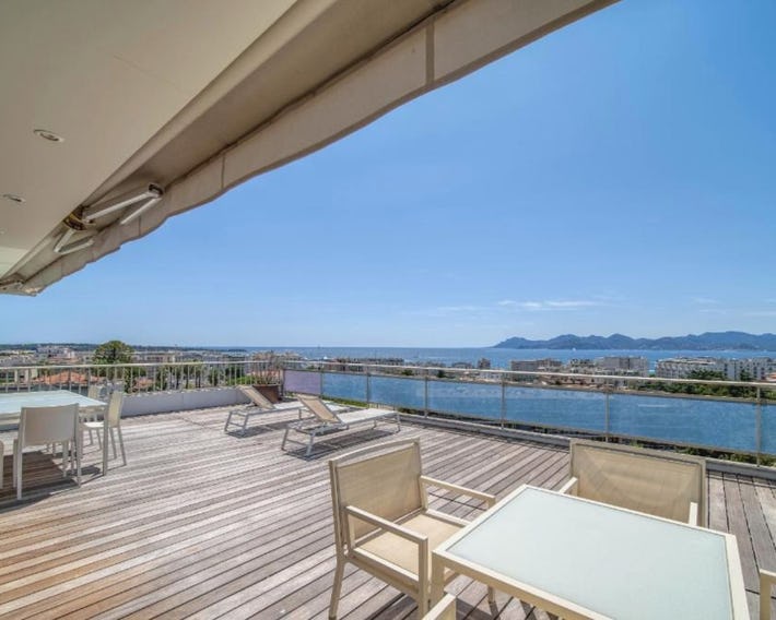 Penthouse Cannes 100m2 avec 2 suites et terrasse 80m2