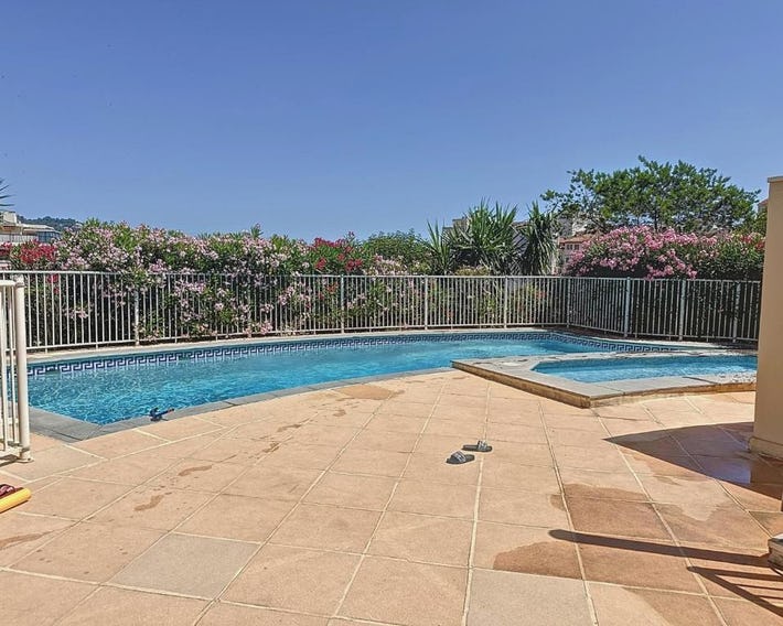 2 bedroom with pool 2 bathrooms 339